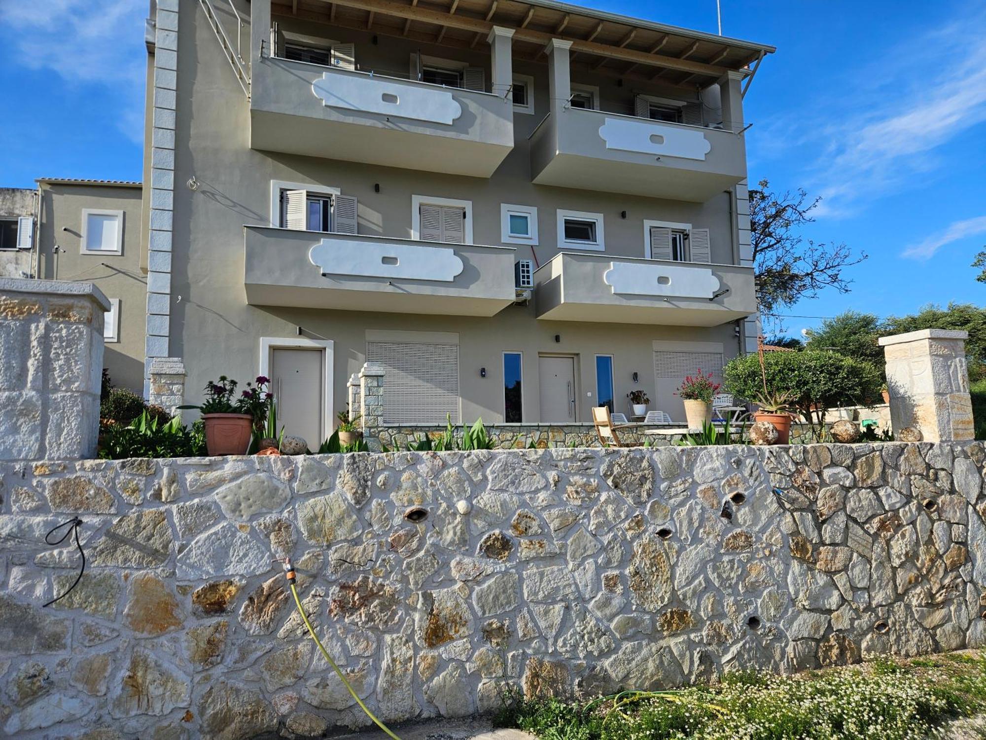 Grey Luxury House Daire Ypsos Dış mekan fotoğraf