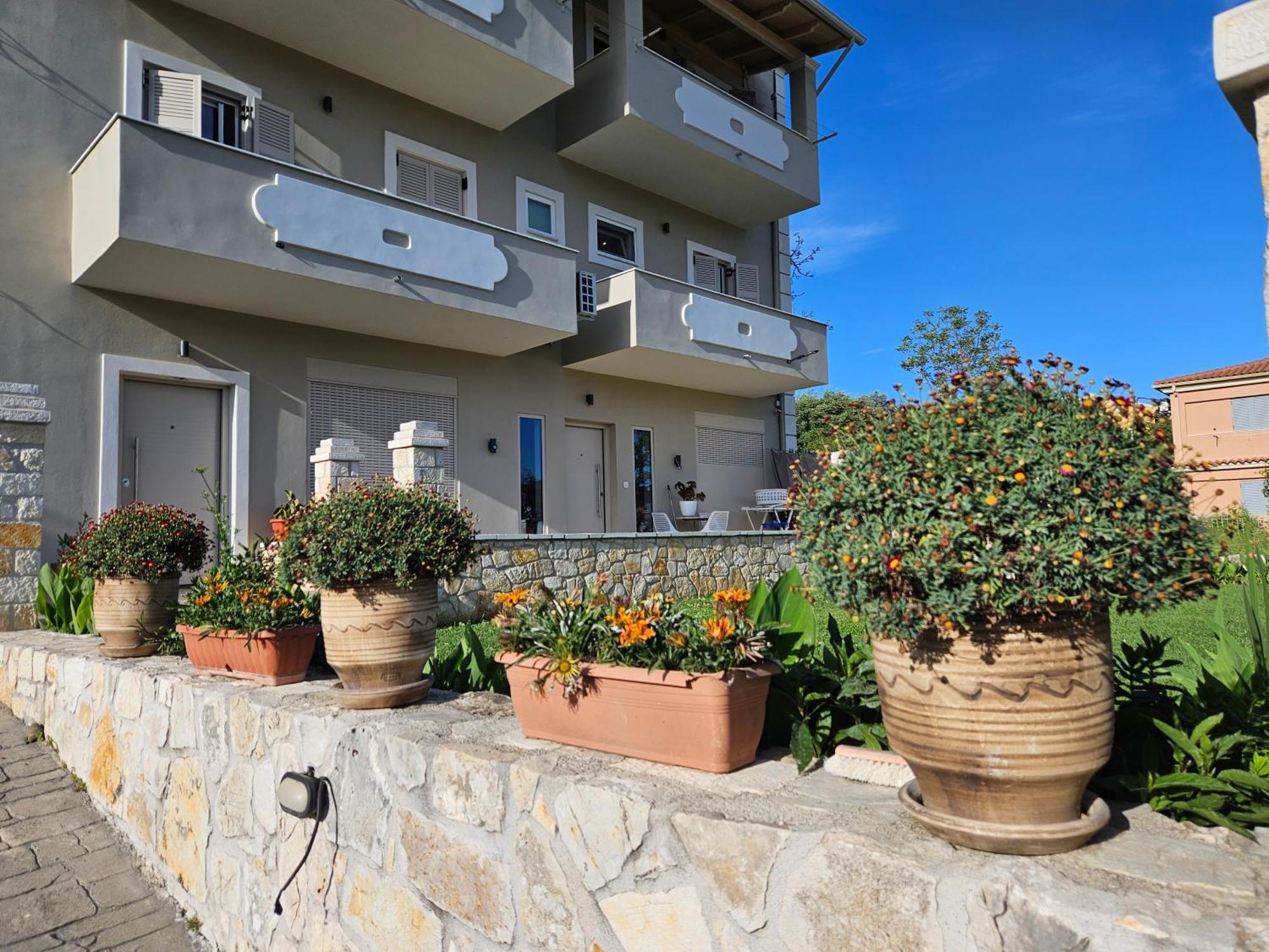 Grey Luxury House Daire Ypsos Dış mekan fotoğraf