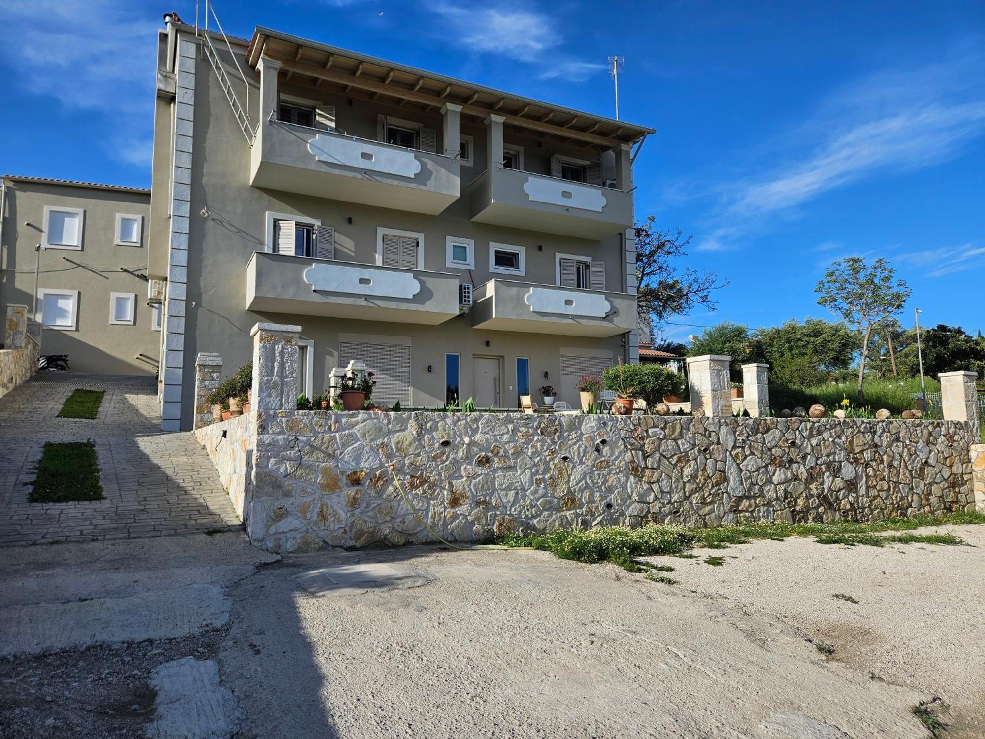 Grey Luxury House Daire Ypsos Dış mekan fotoğraf