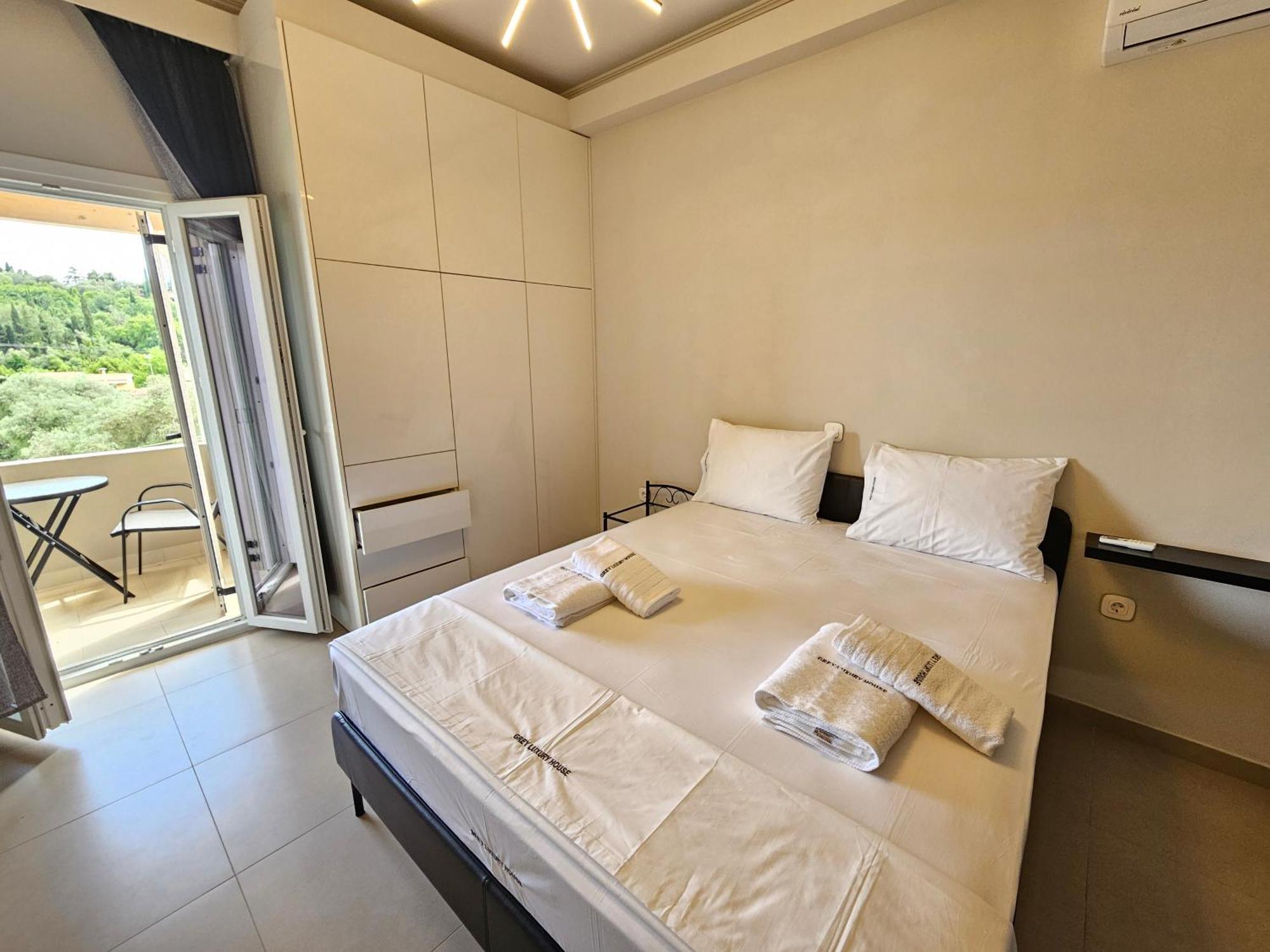 Grey Luxury House Daire Ypsos Dış mekan fotoğraf